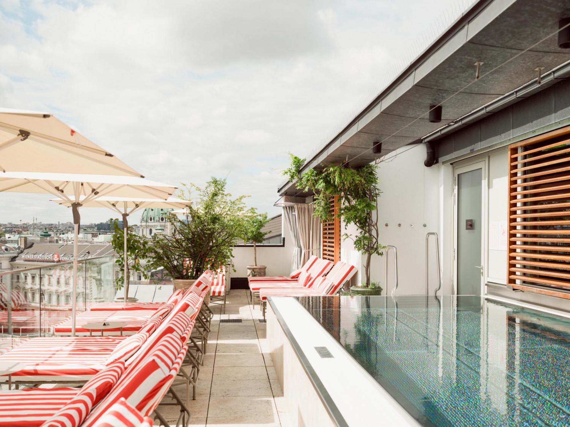 Grand Ferdinand Vienna - Your Hotel In The City Center Dış mekan fotoğraf The rooftop pool at the Hotel